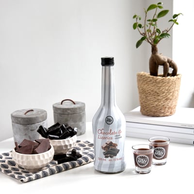 Creme -Likör mit Schokoladen- und Süßholz -Aroma 15% 05l